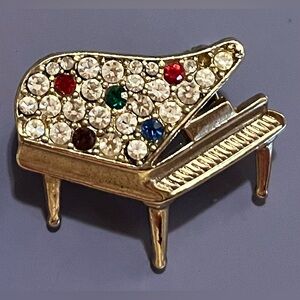 👍 Free with Purchase OR 2/$15. Gold tone grand piano brooch with rhinestones